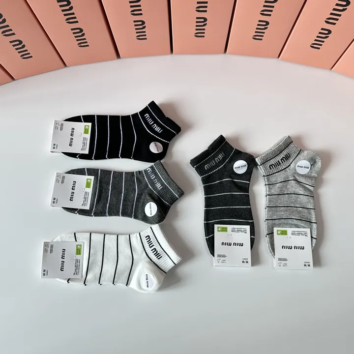 スーパーコピー ミュウミュウ 靴下