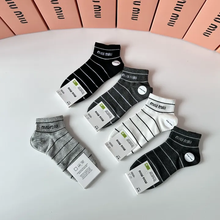 スーパーコピー ミュウミュウ 靴下