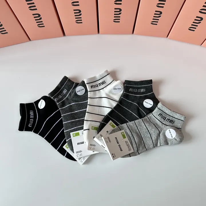 スーパーコピー ミュウミュウ 靴下