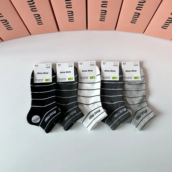 スーパーコピー ミュウミュウ 靴下