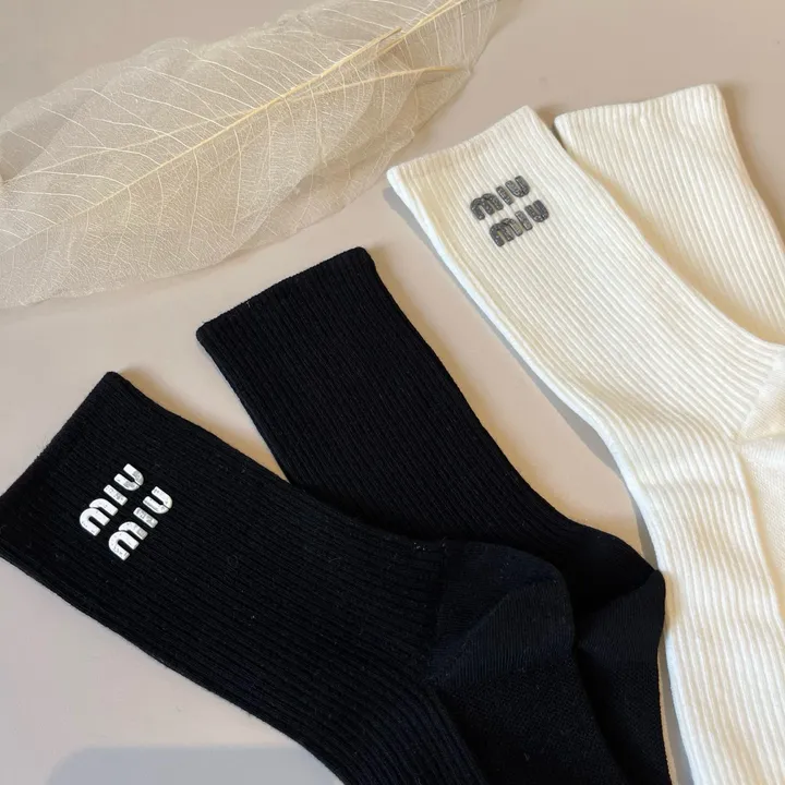 スーパーコピー ミュウミュウ 靴下