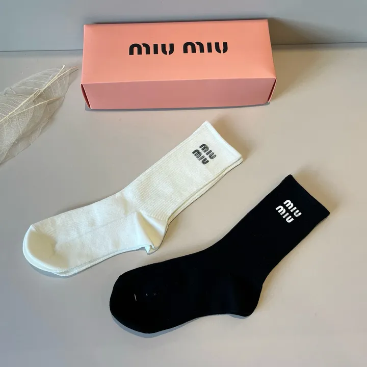 スーパーコピー ミュウミュウ 靴下