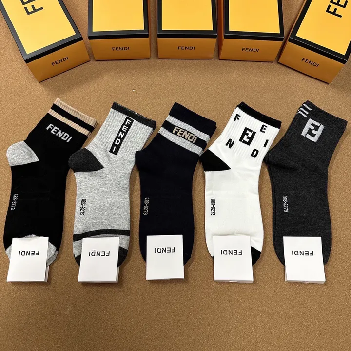 スーパーコピー フェンディ 靴下
