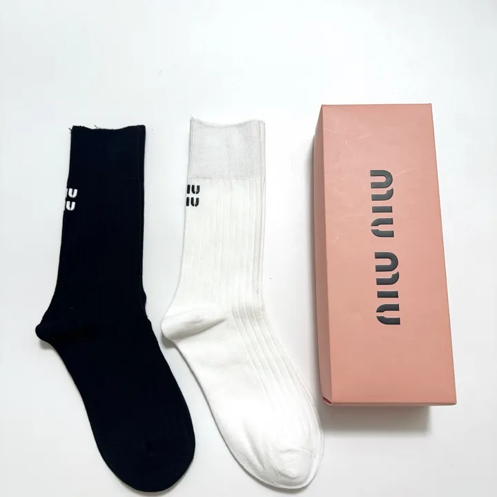 スーパーコピー ミュウミュウ 靴下