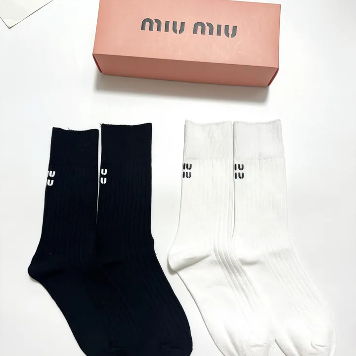 スーパーコピー ミュウミュウ 靴下