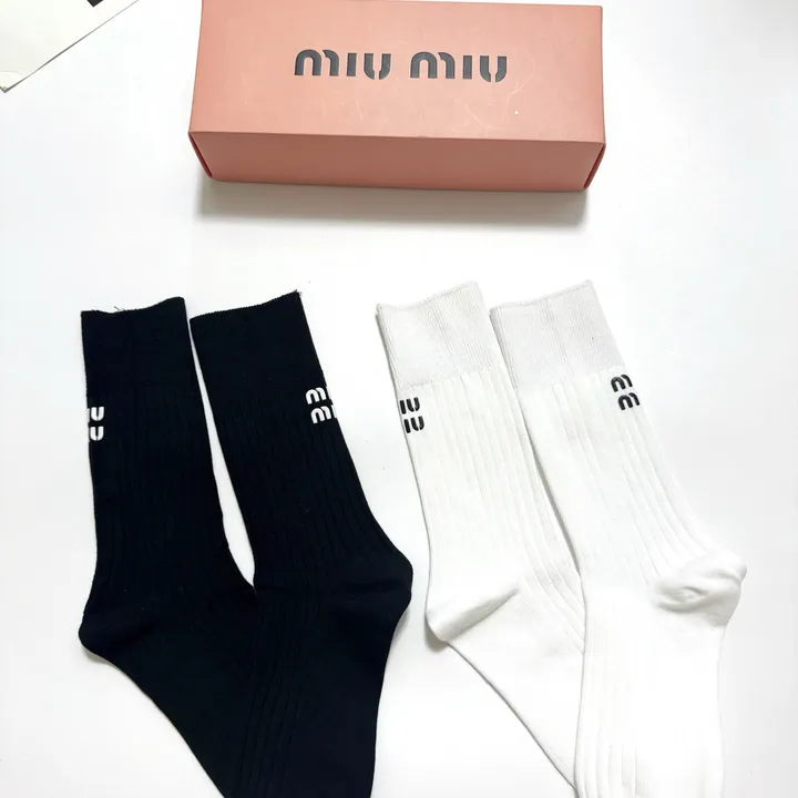 スーパーコピー ミュウミュウ 靴下