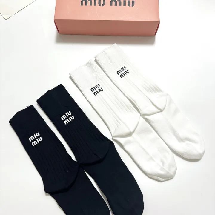 スーパーコピー ミュウミュウ 靴下