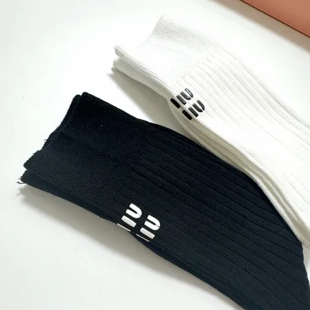 スーパーコピー ミュウミュウ 靴下