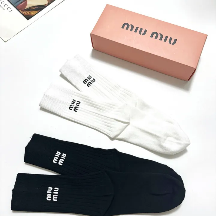 スーパーコピー ミュウミュウ 靴下