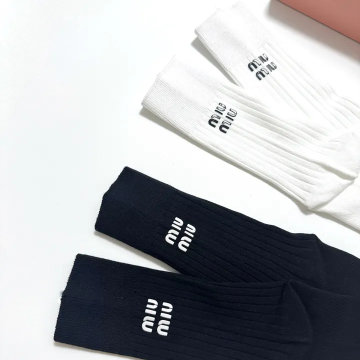 スーパーコピー ミュウミュウ 靴下