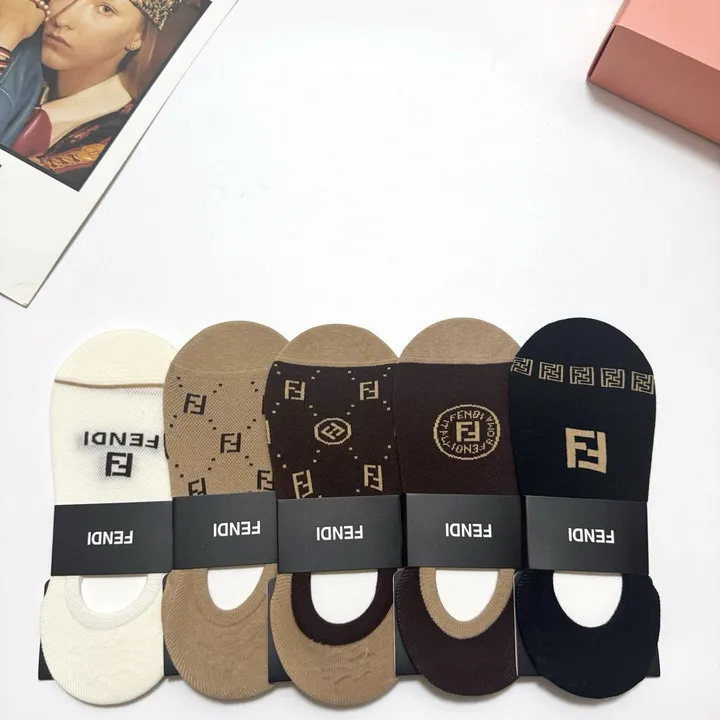 スーパーコピー フェンディ 靴下