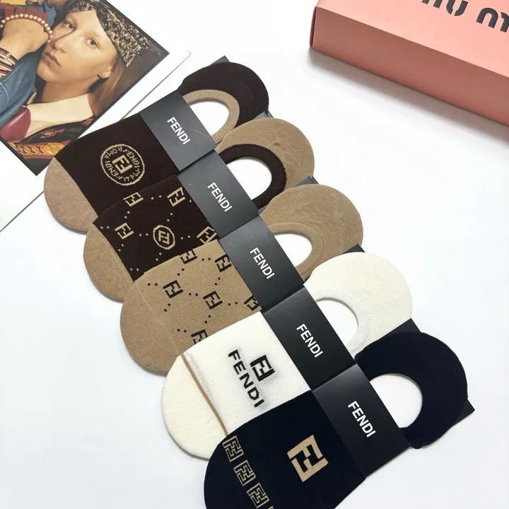 スーパーコピー フェンディ 靴下