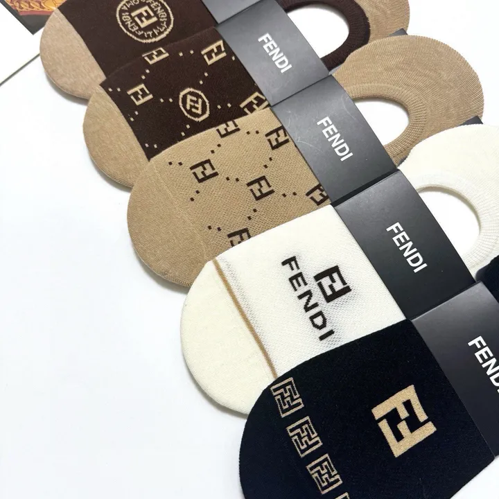 スーパーコピー フェンディ 靴下