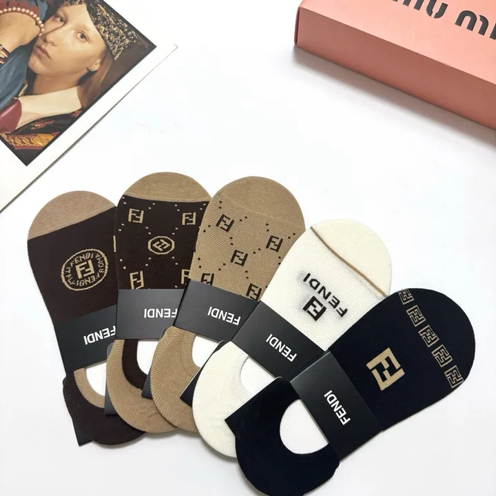 スーパーコピー フェンディ 靴下