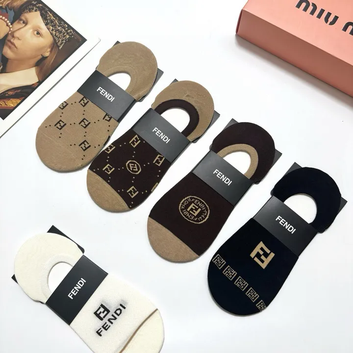 スーパーコピー フェンディ 靴下