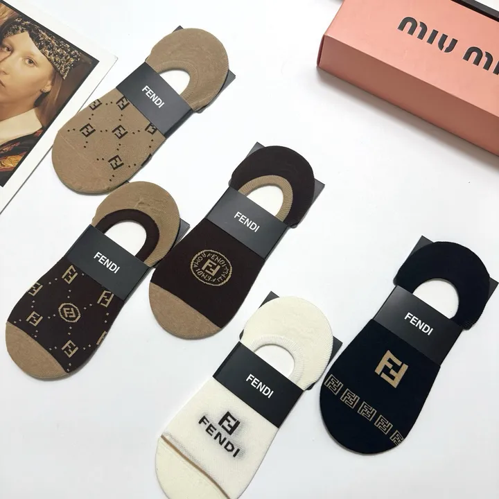 スーパーコピー フェンディ 靴下