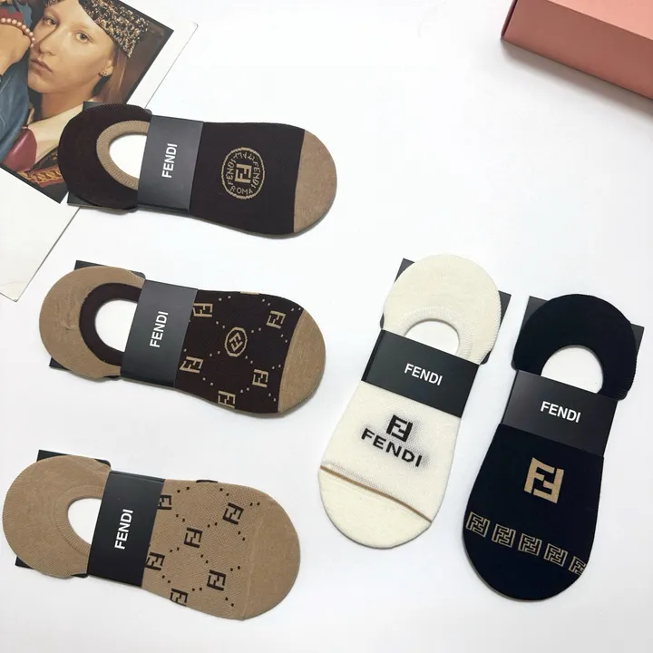 スーパーコピー フェンディ 靴下