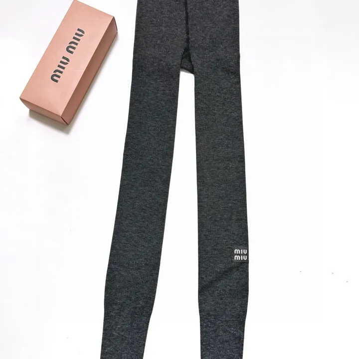 スーパーコピー ミュウミュウ 靴下