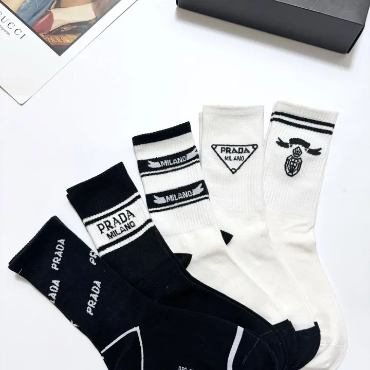 スーパーコピー プラダ 靴下