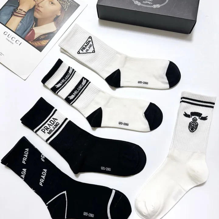 スーパーコピー プラダ 靴下