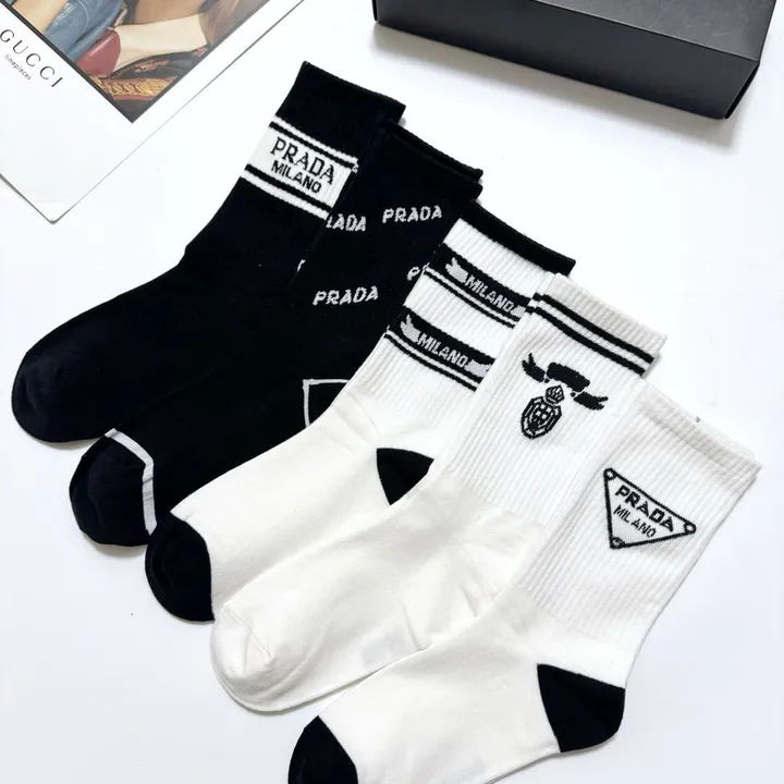 スーパーコピー プラダ 靴下