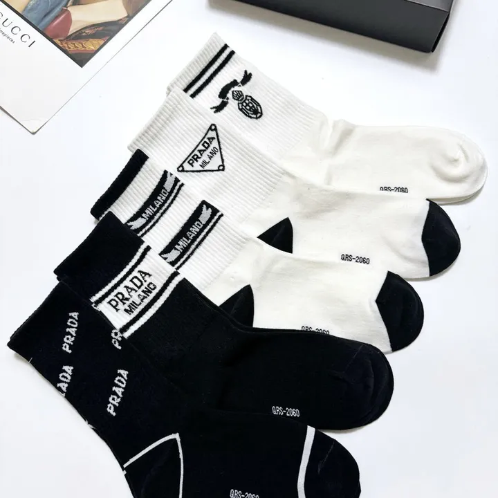 スーパーコピー プラダ 靴下