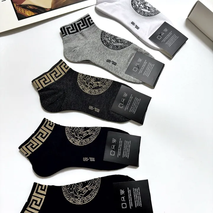 スーパーコピー ヴェルサーチ 靴下