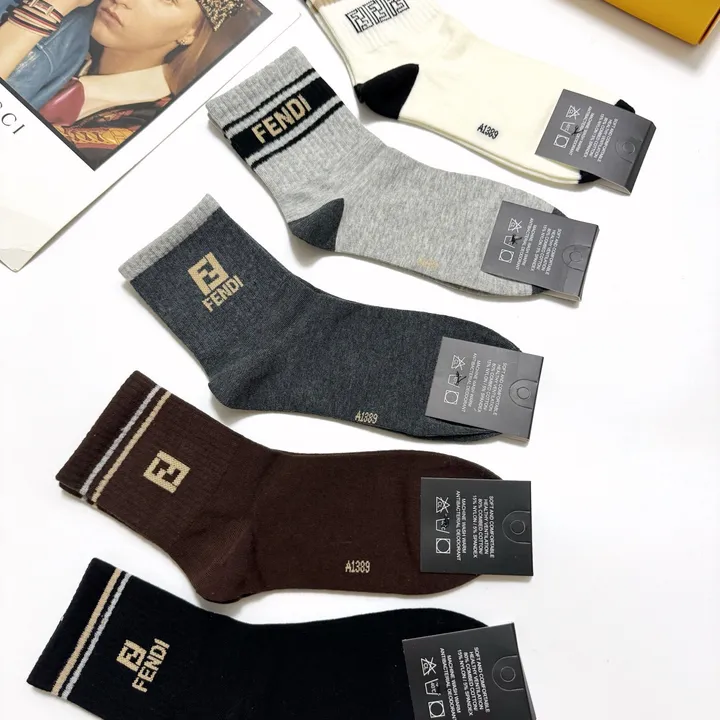 スーパーコピー フェンディ 靴下
