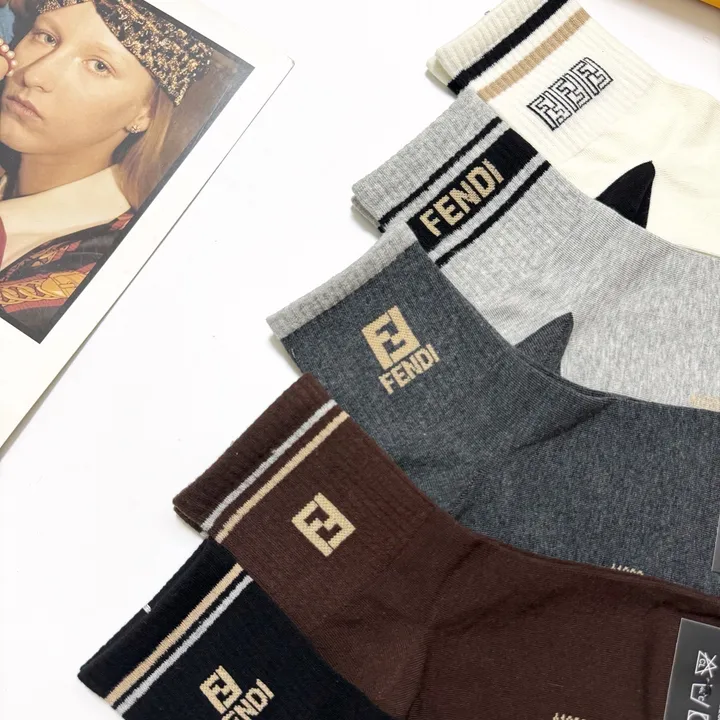 スーパーコピー フェンディ 靴下
