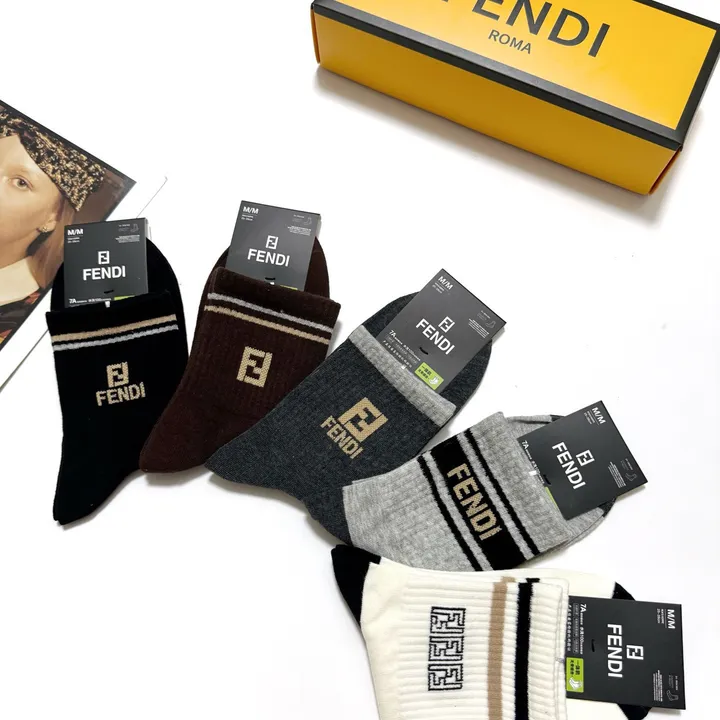 スーパーコピー フェンディ 靴下