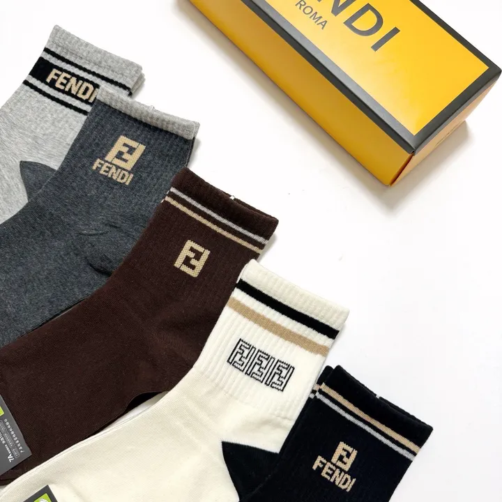 スーパーコピー フェンディ 靴下
