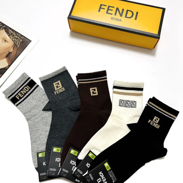 スーパーコピー フェンディ 靴下
