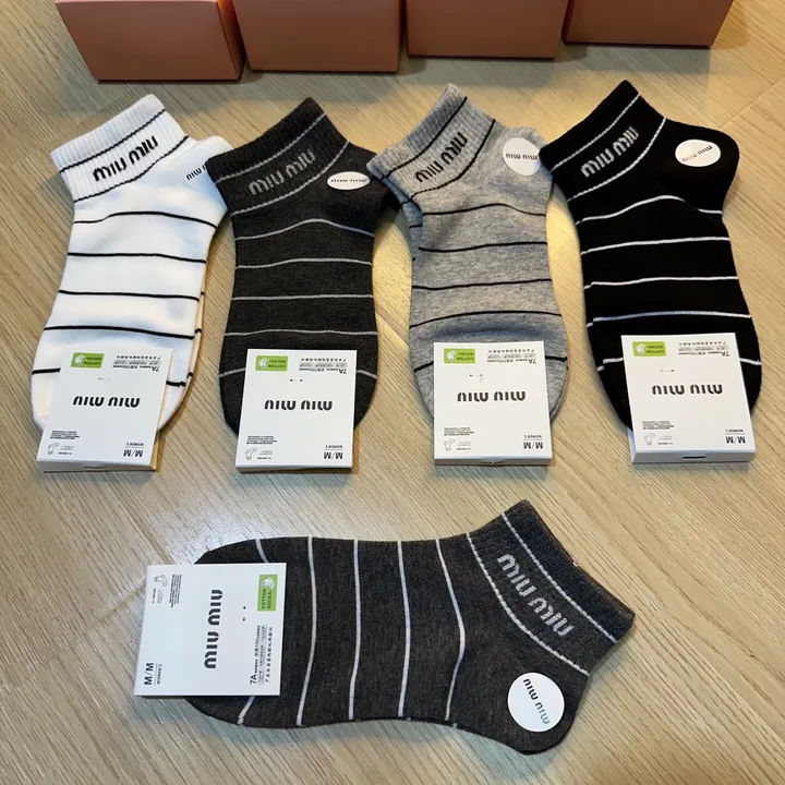 スーパーコピー ミュウミュウ 靴下