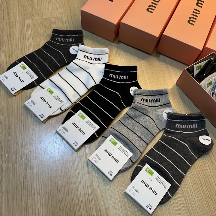 スーパーコピー ミュウミュウ 靴下