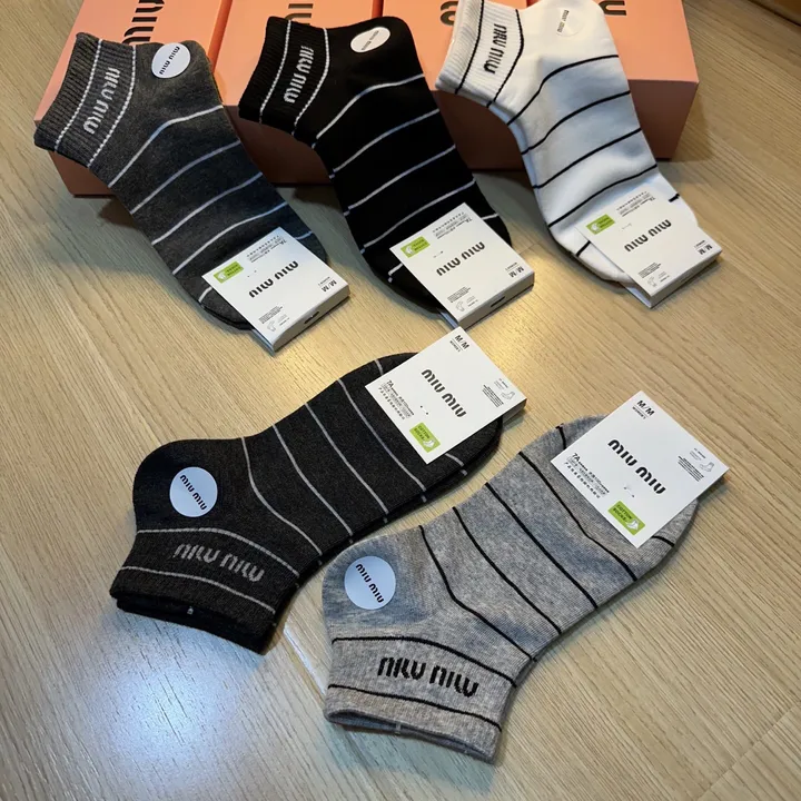 スーパーコピー ミュウミュウ 靴下