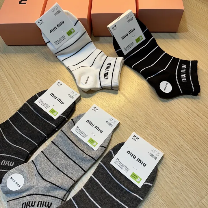 スーパーコピー ミュウミュウ 靴下