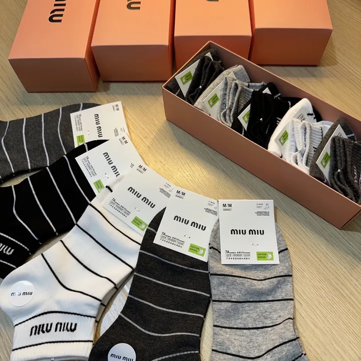 スーパーコピー ミュウミュウ 靴下