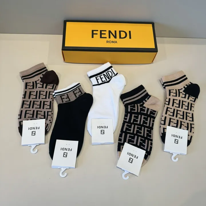 スーパーコピー ヴェルサーチ 靴下