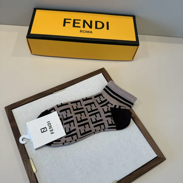 スーパーコピー ヴェルサーチ 靴下