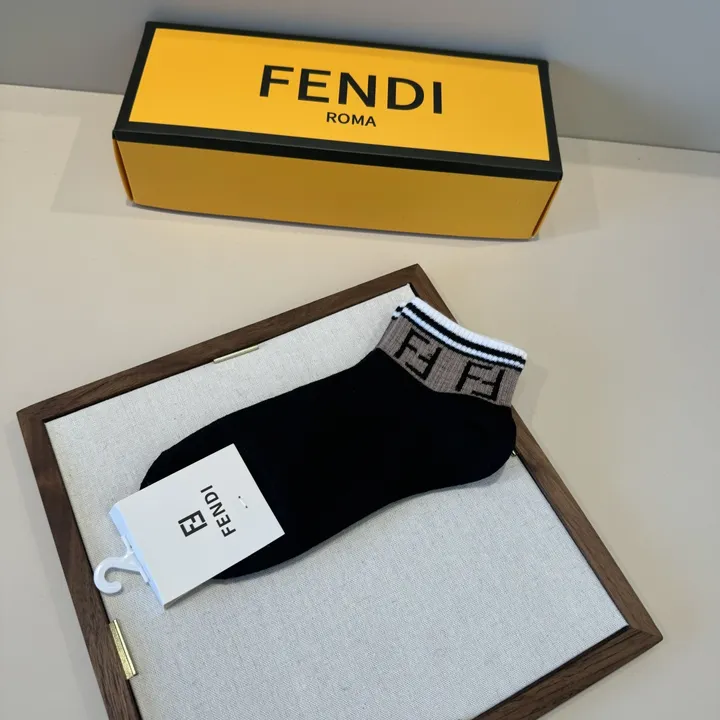 スーパーコピー ヴェルサーチ 靴下