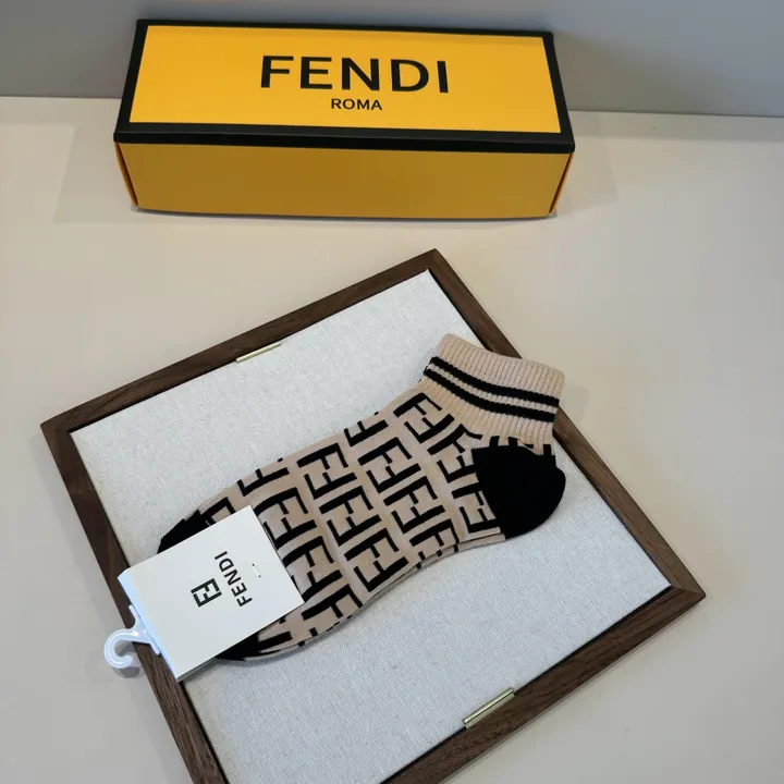 スーパーコピー ヴェルサーチ 靴下