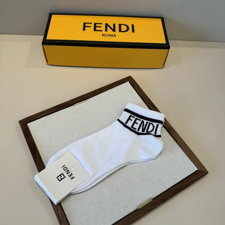 スーパーコピー ヴェルサーチ 靴下