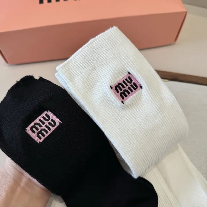 スーパーコピー ミュウミュウ 靴下