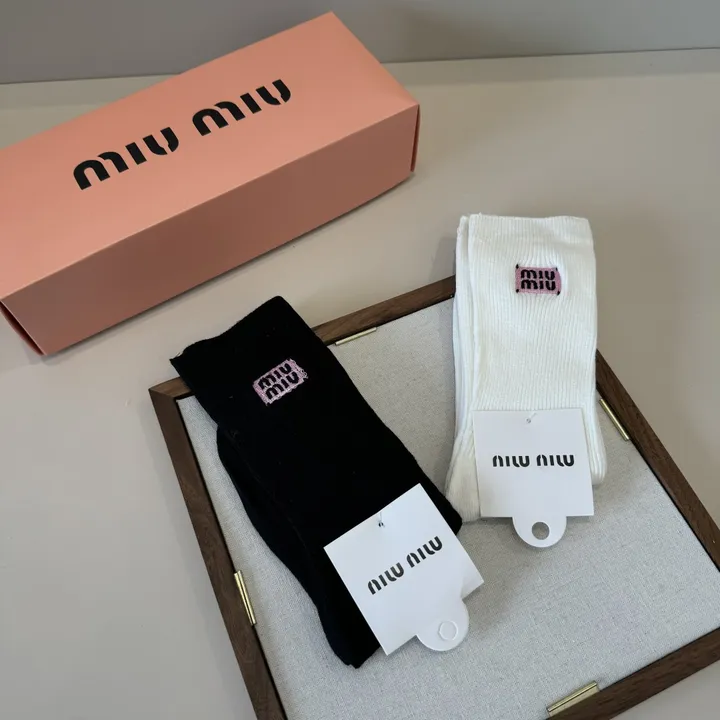 スーパーコピー ミュウミュウ 靴下