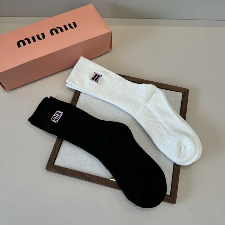 スーパーコピー ミュウミュウ 靴下