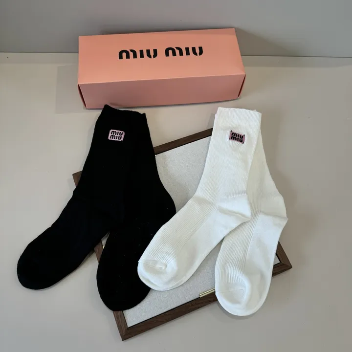 スーパーコピー ミュウミュウ 靴下