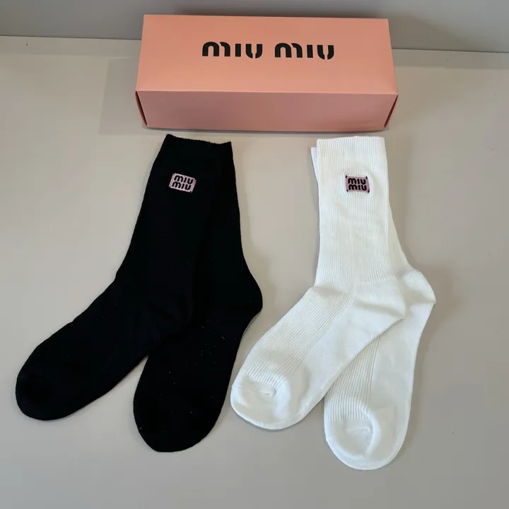 スーパーコピー ミュウミュウ 靴下