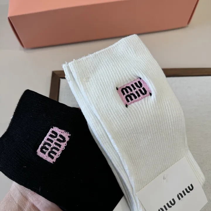 スーパーコピー ミュウミュウ 靴下