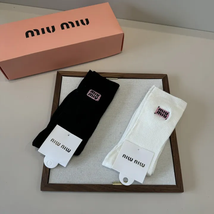 スーパーコピー ミュウミュウ 靴下