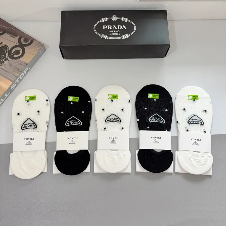 スーパーコピー プラダ 靴下